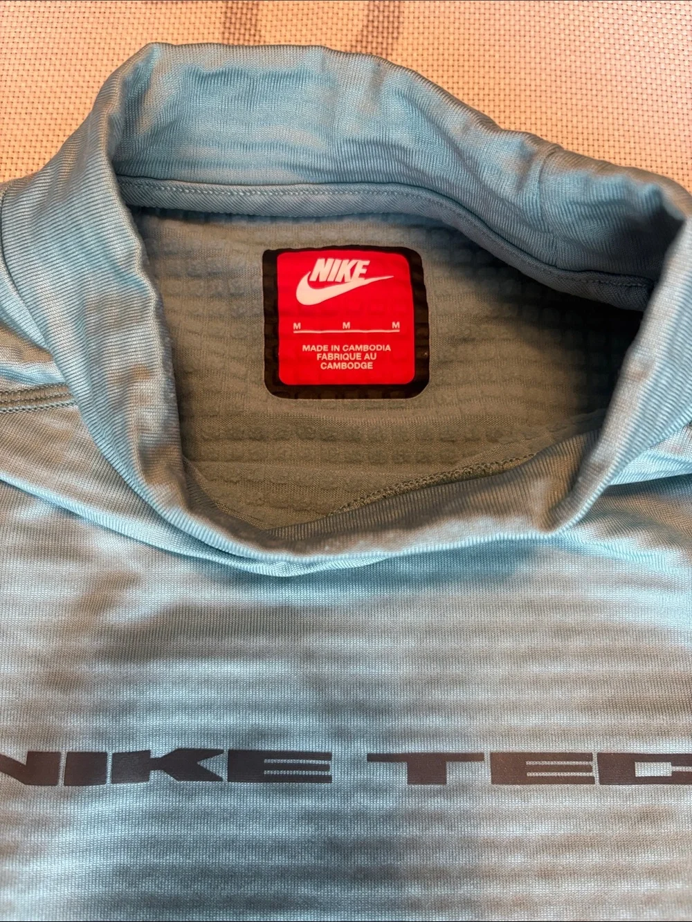 Nike Tech Men’s Thermal Base Layer in Sage Green size medium